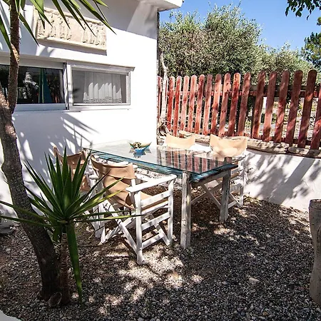 Pefkos Eye Apartment